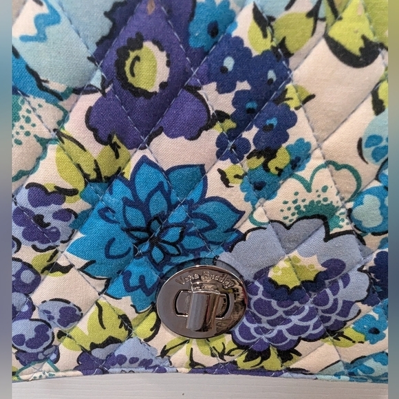 Vera Bradley Handbags - NWOT Vera Bradley Turn lock Crossbody